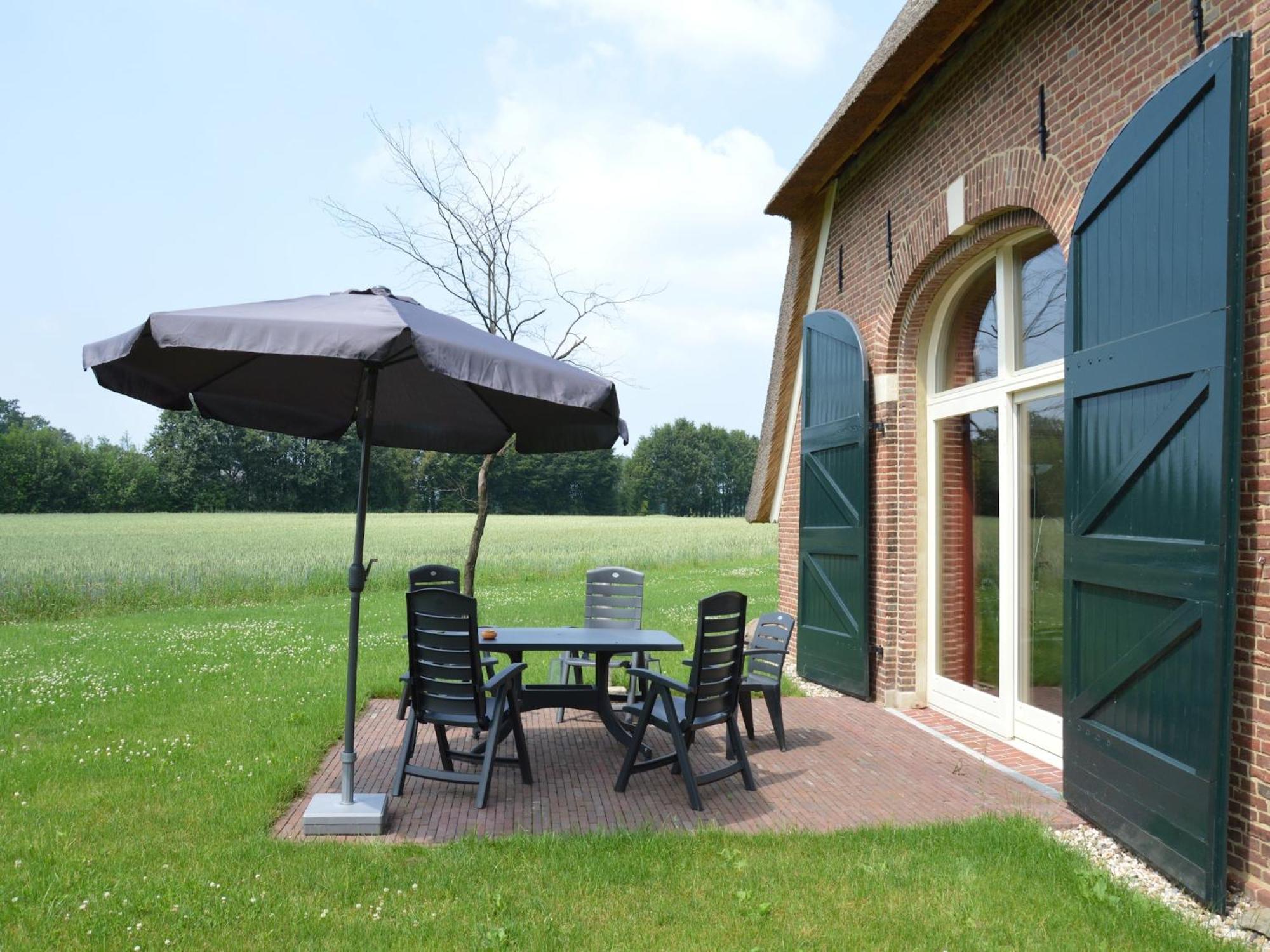 Quaint Farmhouse In Geesteren With Meadow View Exterior foto